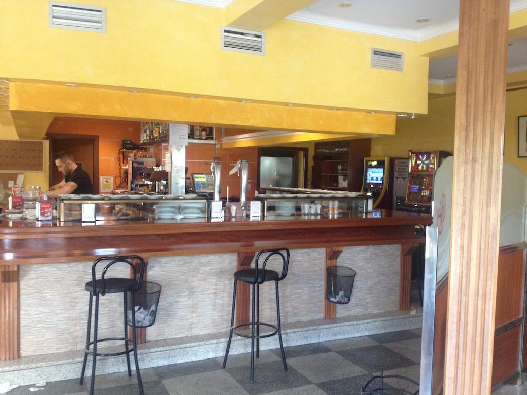 Hostal Gonzalez Guadarrama Exteriör bild