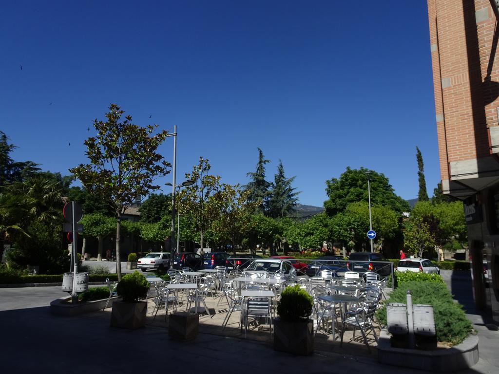 Hostal Gonzalez Guadarrama Exteriör bild
