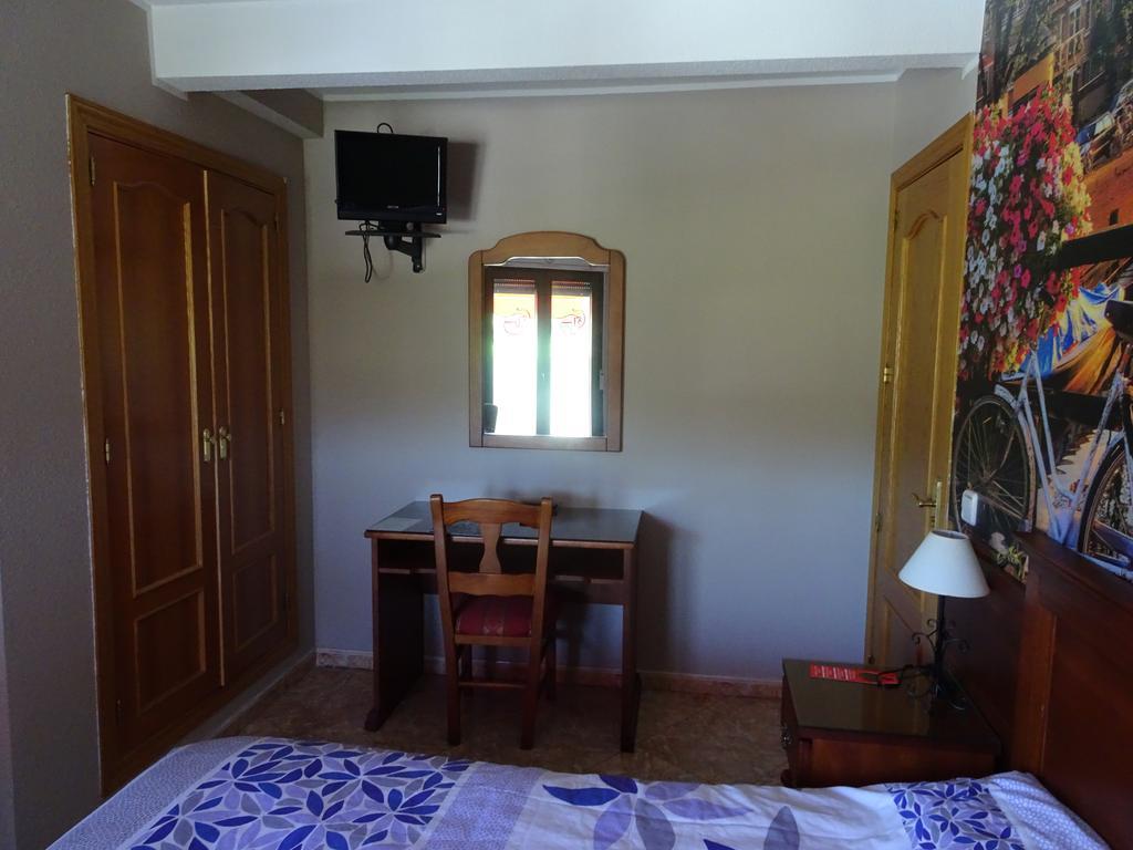 Hostal Gonzalez Guadarrama Exteriör bild